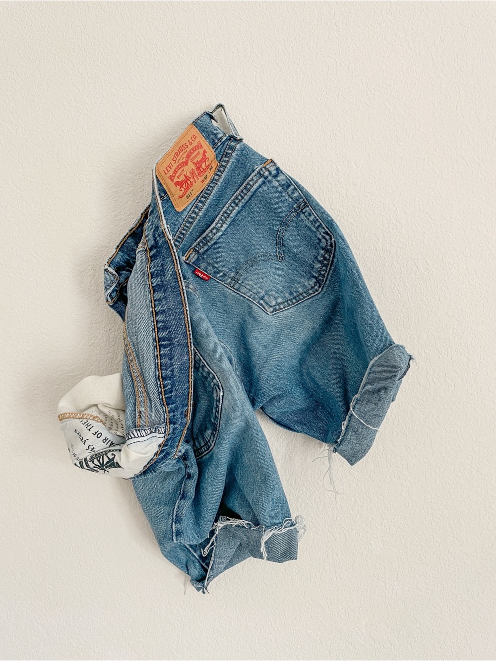 Levi’s 511 Men’s Cut-Off Denim Shorts Medium Wash Raw Hem W32